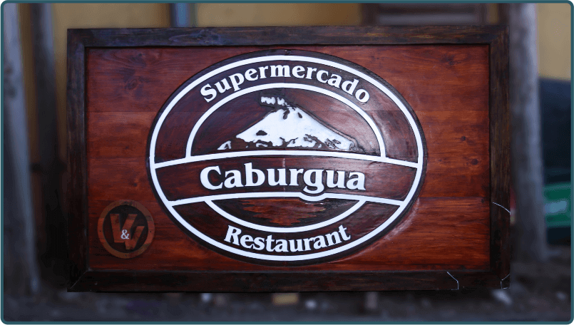 Letrero Supermercado Caburgua en madera CNC