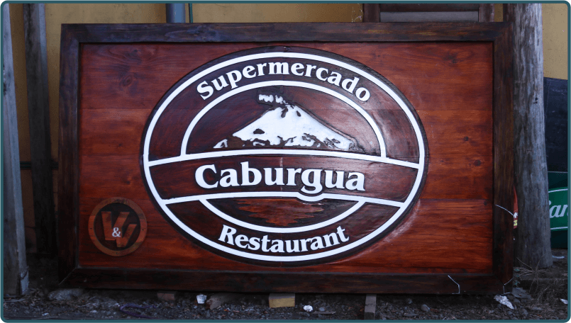 Letrero de madera Supermercado Caburgua